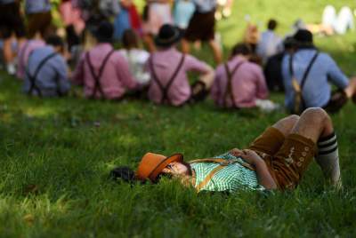 Колоритные снимки самого большого фестиваля в мире. Фото