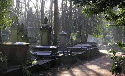 Эти кладбища Лондона привлекают туристов. Фото