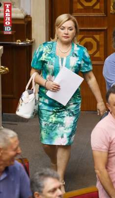 Стилист показал самые неудачные образы женщин-депутатов. Фото