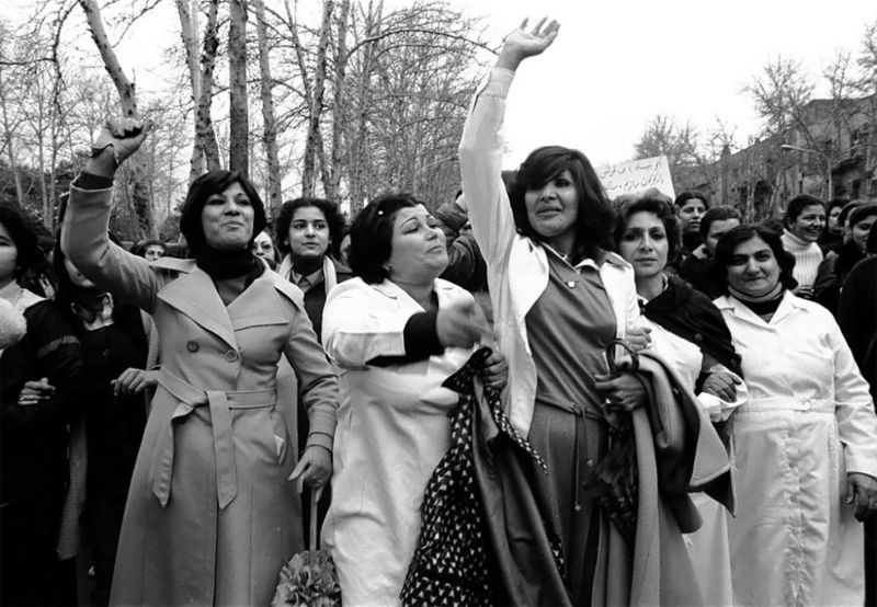 Иранские женщины протестуют против хиджабов в марте 1979 года