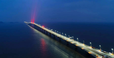 Так выглядит самый длинный мост, построенный над морем. Фото