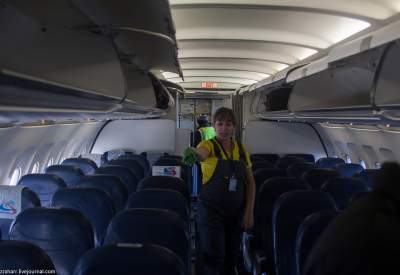 Фотограф показал, как готовят самолеты перед рейсами. Фото