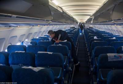 Фотограф показал, как готовят самолеты перед рейсами. Фото