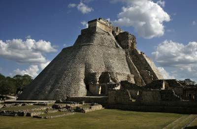 Центр цивилизации майя в ярких пейзажах. Фото