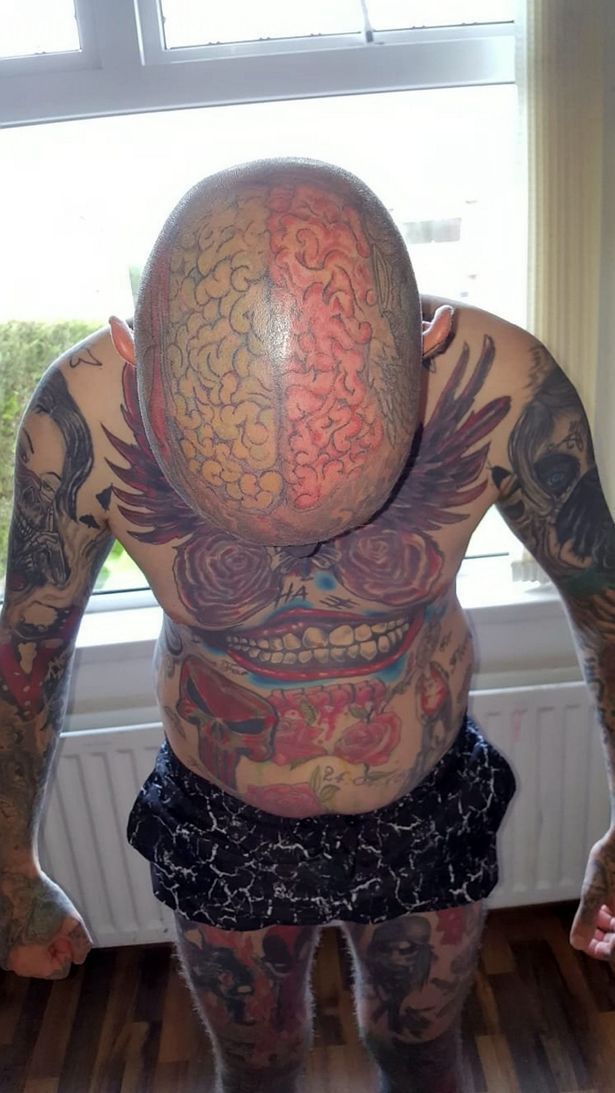 Чудик потратил  000, чтобы забить себя 600 татуировками, и не собирается останавливаться 