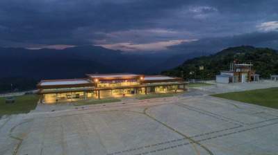 В Гималаях открыли самый красивый аэропорт в мире. Фото