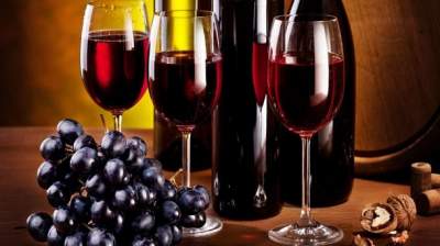 Врачи рассказали, действительно ли красное вино полезно для здоровья