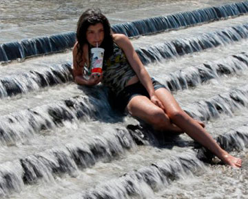 Минздрав призывает украинцев пить воду даже без жажды