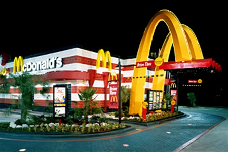 McDonald's терпит наибольшие убытки за 9 лет