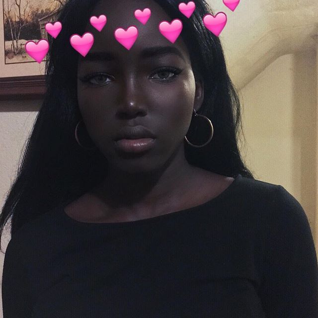 Фото: Девушка с угольно-черным цветом кожи и необычной внешностью покорила Instagram (Фото)  