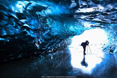 Прогулка по исландской ледяной пещере неописуемой красоты. Фото