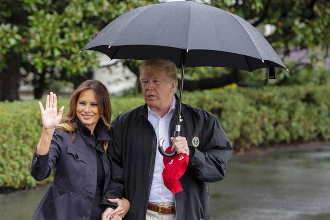 Дональд Трамп пожалел зонтик для супруги.ВИДЕО