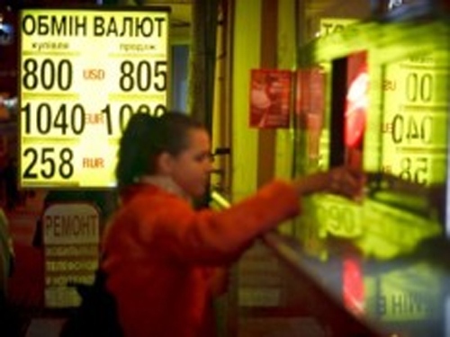 В Украине продолжается валютный ажиотаж