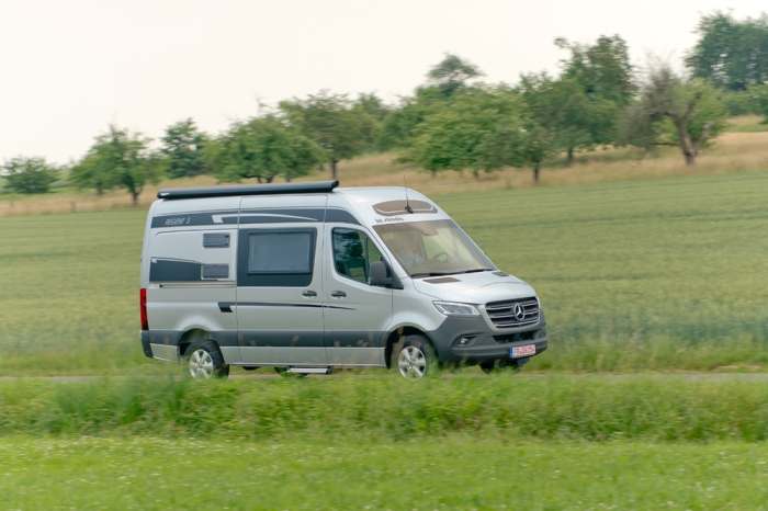 Немецкие мастера превратили Mercedes-Benz в дом на колесах