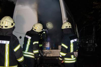 В Киеве ночью сгорели два авто