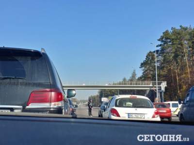 Под Киевом перекрыли Одесскую трассу: образовалась пробка