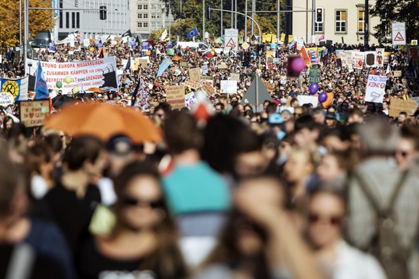 В Берлине на марш против расизма вышли 240 тысяч человек. ФОТО