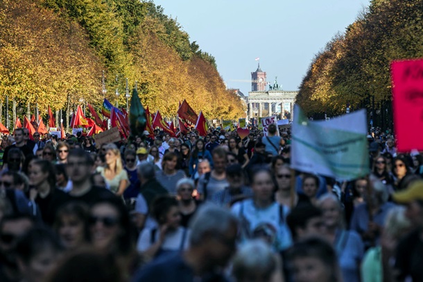 В Берлине на марш против расизма вышли 240 тысяч человек. ФОТО