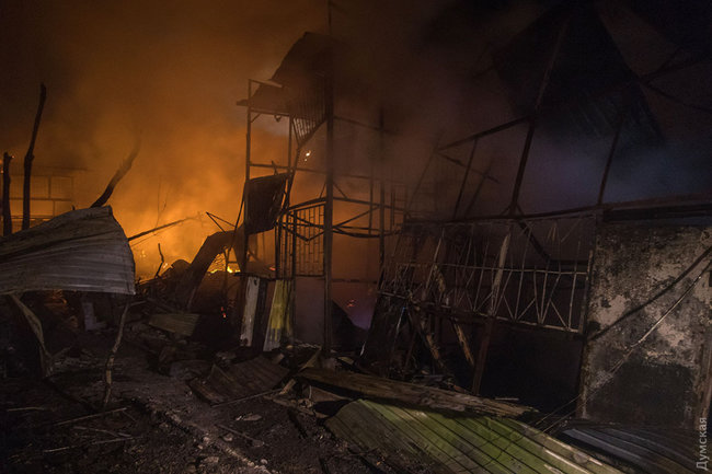 Масштабный пожар в одесской Черноморке: сгорели 16 домиков для отдыха 03