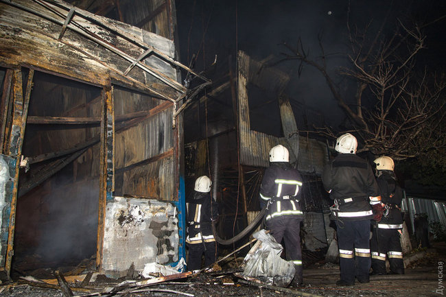 Масштабный пожар в одесской Черноморке: сгорели 16 домиков для отдыха 04