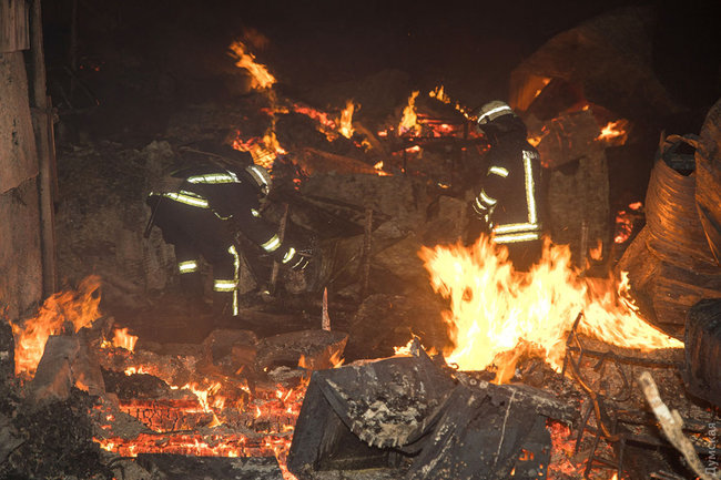 Масштабный пожар в одесской Черноморке: сгорели 16 домиков для отдыха 06