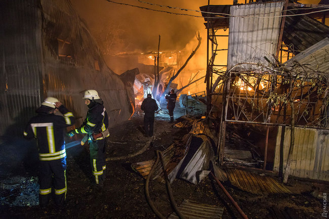 Масштабный пожар в одесской Черноморке: сгорели 16 домиков для отдыха 09