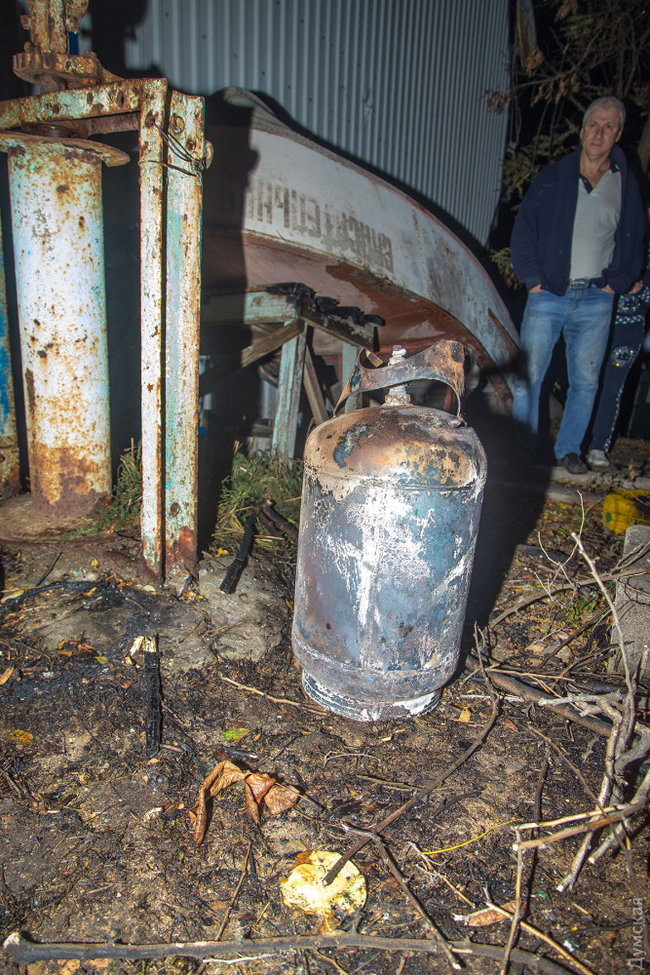 Масштабный пожар в одесской Черноморке: сгорели 16 домиков для отдыха 10