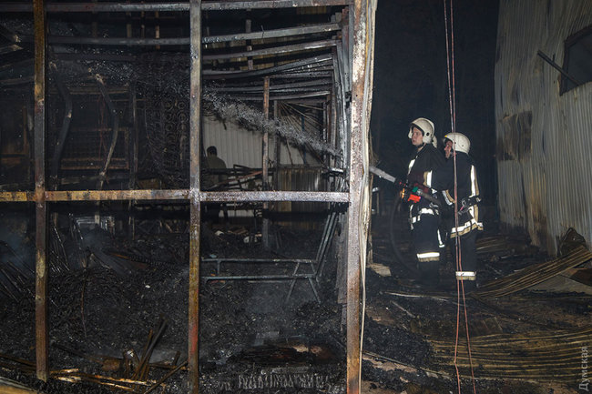 Масштабный пожар в одесской Черноморке: сгорели 16 домиков для отдыха 11
