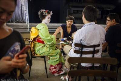 Фотограф показал тайный мир японских гейш. Фото