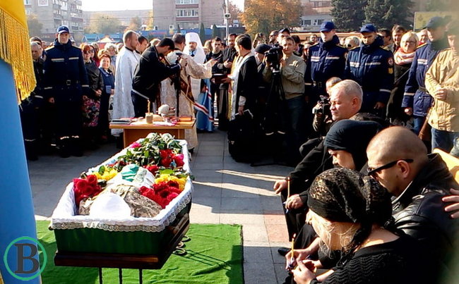 С воином 10-й ОГШБр Антоном Моспаном, погибшим на Донбассе, простились в Черкассах 05