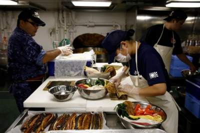 Как служится женщинам в морском флоте Японии. Фото 
