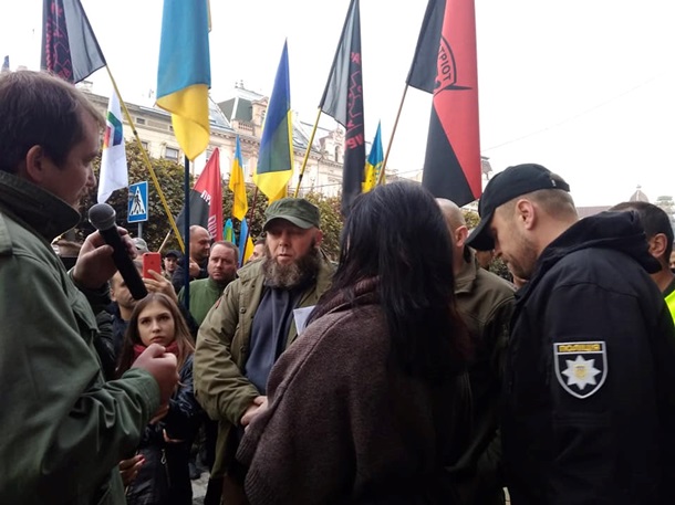 Во Львове пикетировали прокуратуру, НАБУ и полицию. ФОТО