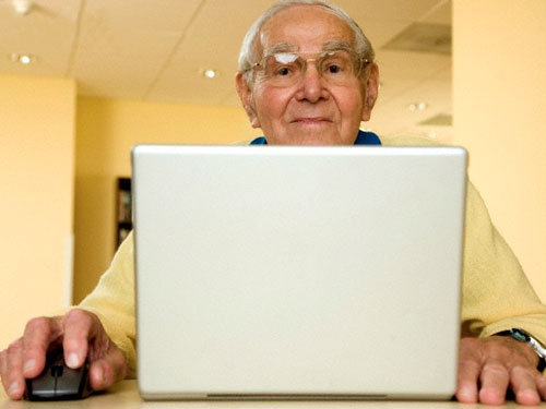 Почти четверть дедушек и бабушек во всём мире пользуются социальными сетями