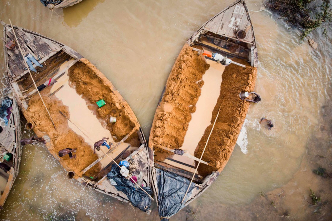Добыча речного песка в Мали. ФОТО