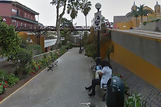 Фотография на Google Maps разрушила брак: муж увидел на ней жену с любовником