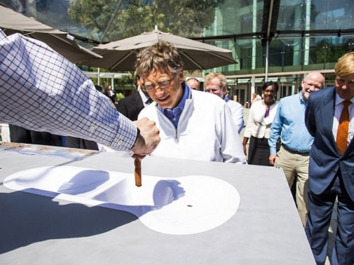 Билл Гейтс тратит сотни тысяч долларов на унитаз будущего