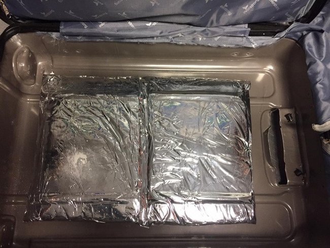 Гражданина Бразилии задержали с 4 кг кокаина в аэропорту Киев 03