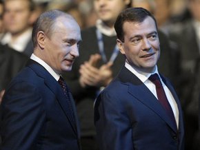 Медведев похвалил Путина за борьбу с кризисом