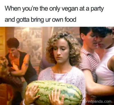 Сеть наводнили забавные мемы о трудностях вегетарианства. ФОТО