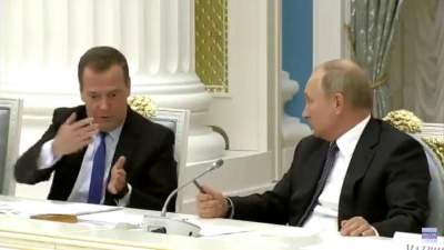 Сеть насмешил Путин, оказавшийся ниже, чем Медведев. ФОТО