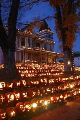 Оригинальные способы украсить дом к Хэллоуину. Фото