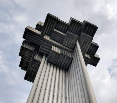 Сумасшедший бетон: фотограф показал военные памятники Югославии. Фото
