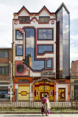 Удивительные многоэтажные особняки в Боливии. Фото