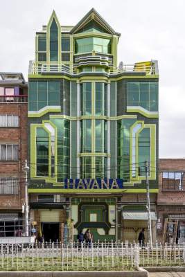 Удивительные многоэтажные особняки в Боливии. Фото