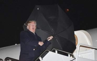 Трамп вновь оконфузился: на этот раз из-за зонта