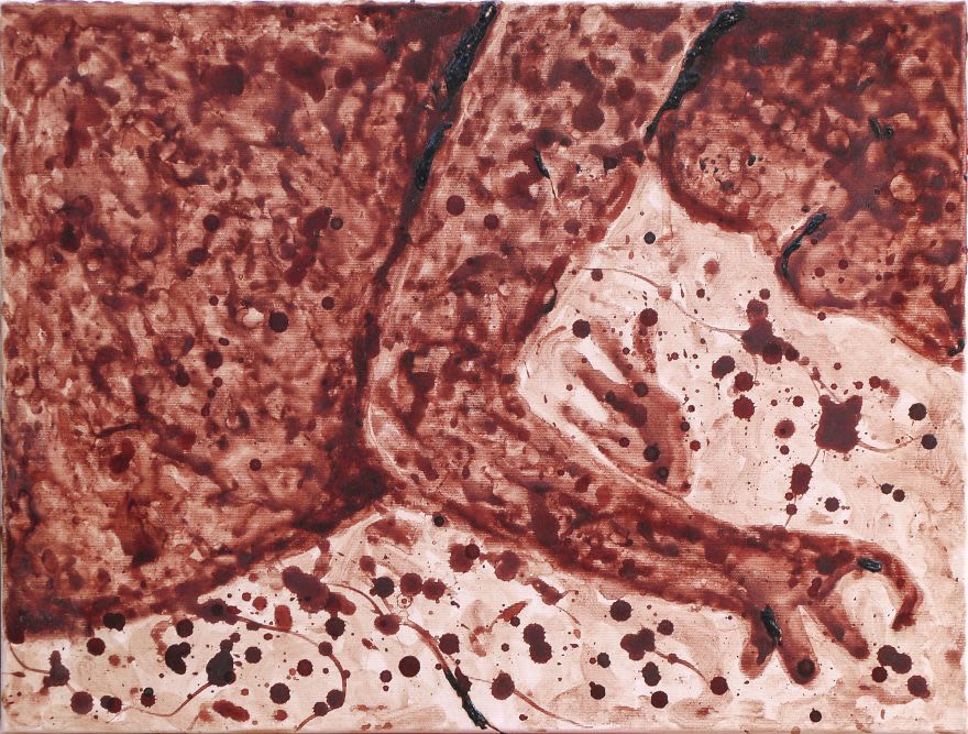 Румынская художница нарисовала картины менструальной кровью
