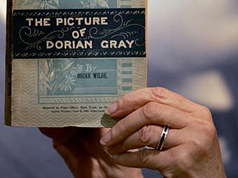 В библиотеку вернулся взятый в 1934 году "Портрет Дориана Грея"