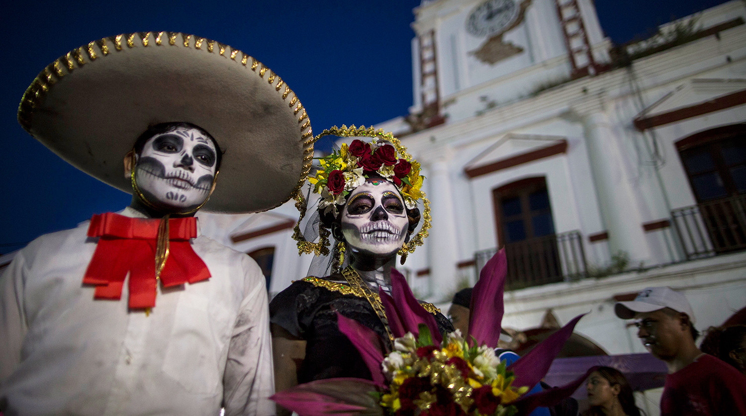 Мертвецы, гробы и улыбки: как отметили День мертвых в Мексике