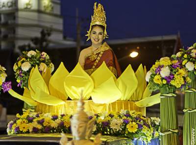 Самый яркий тайский фестиваль в колоритных снимках. Фото 