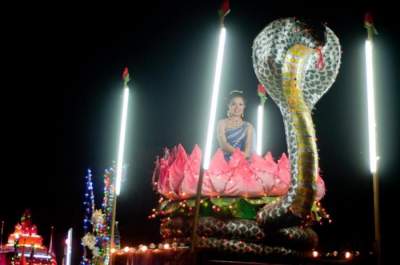 Самый яркий тайский фестиваль в колоритных снимках. Фото 
